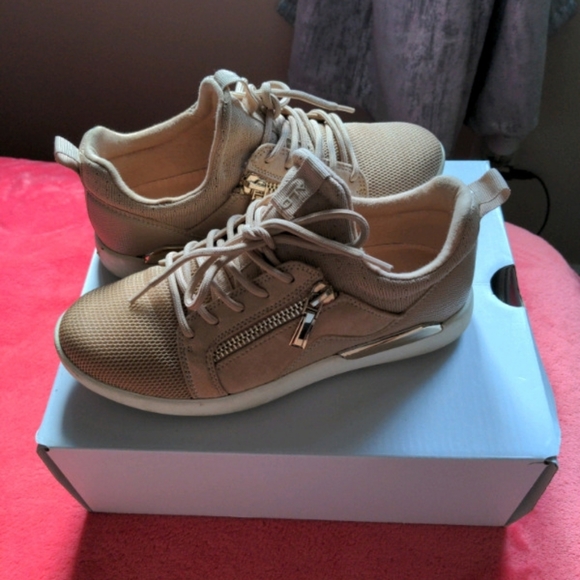 Shoes - Picture 1 of 1